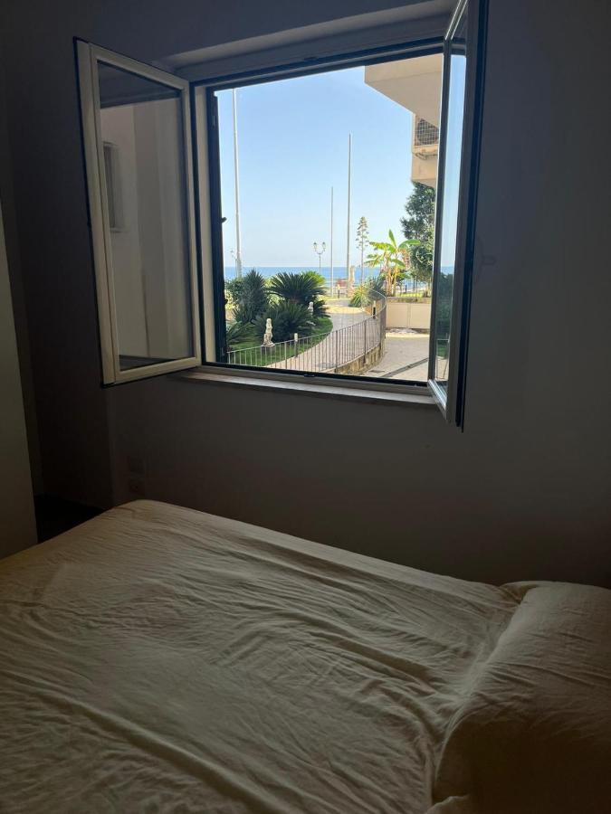 Appartamento Bilocale vista mare sul lungomare Siderno Esterno foto